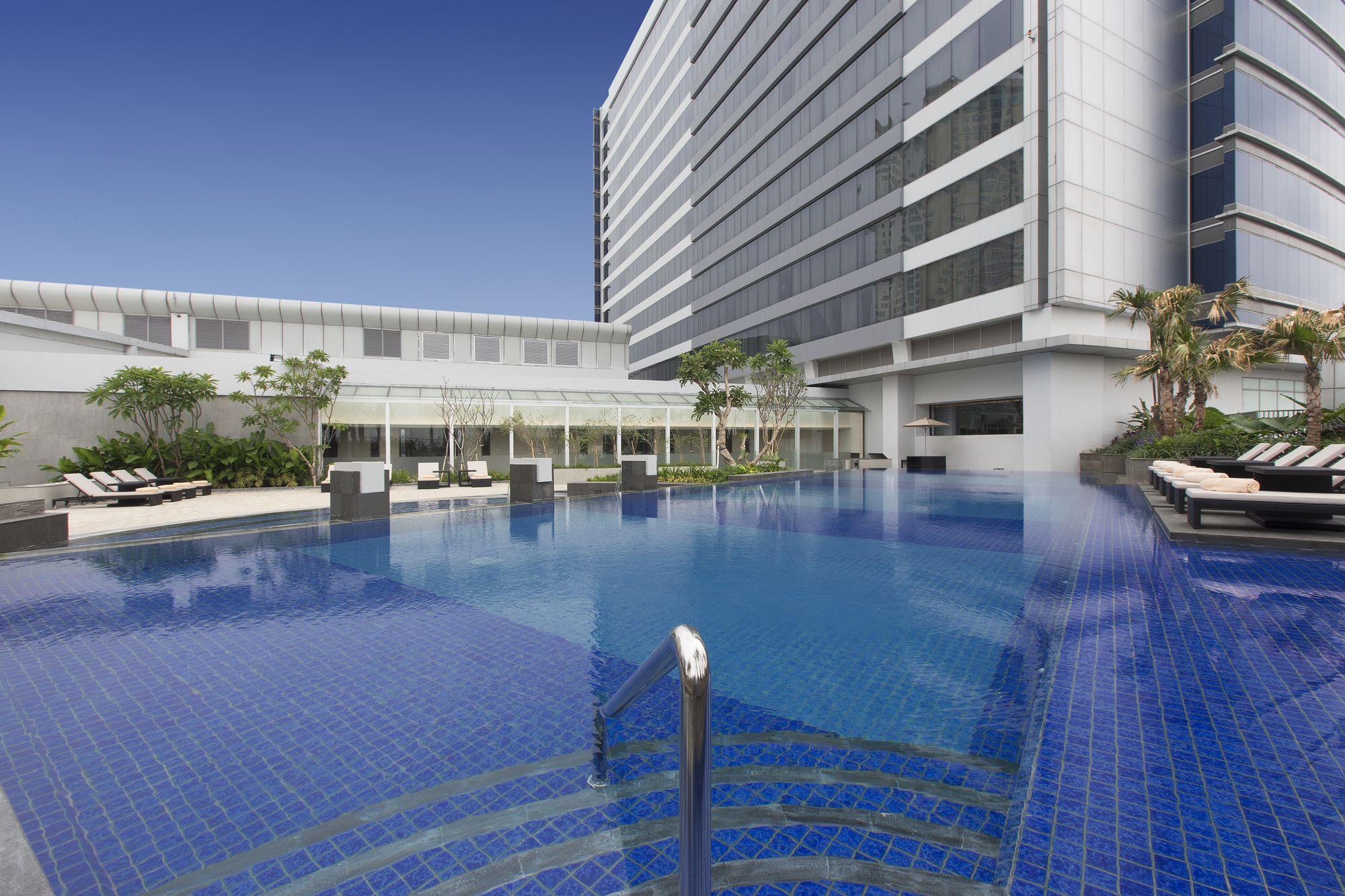 Sheraton Grand Jakarta Gandaria City Hotel Exterior foto