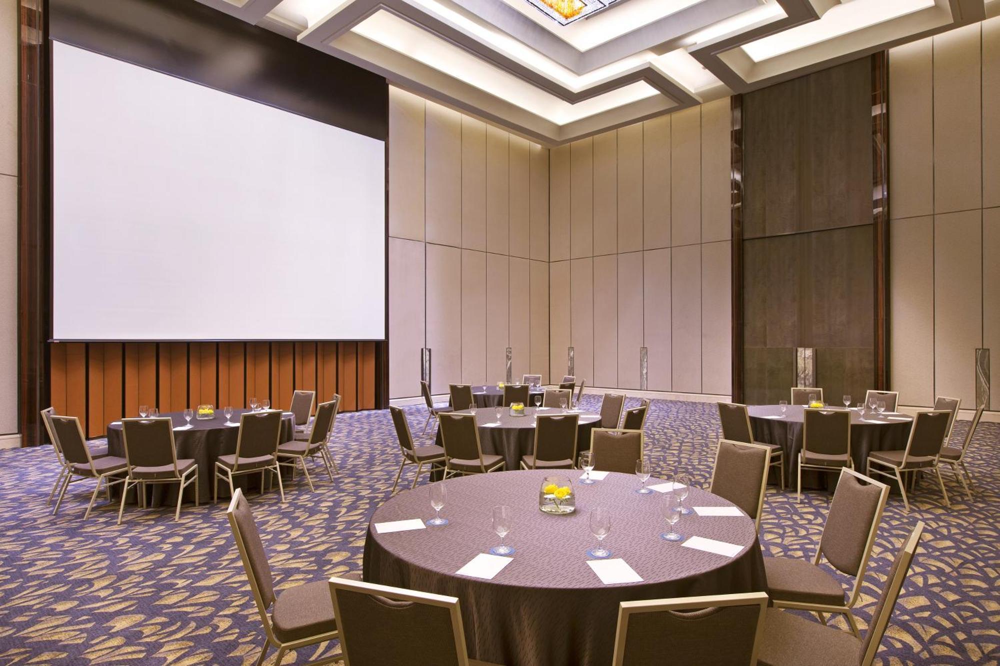 Sheraton Grand Jakarta Gandaria City Hotel Exterior foto