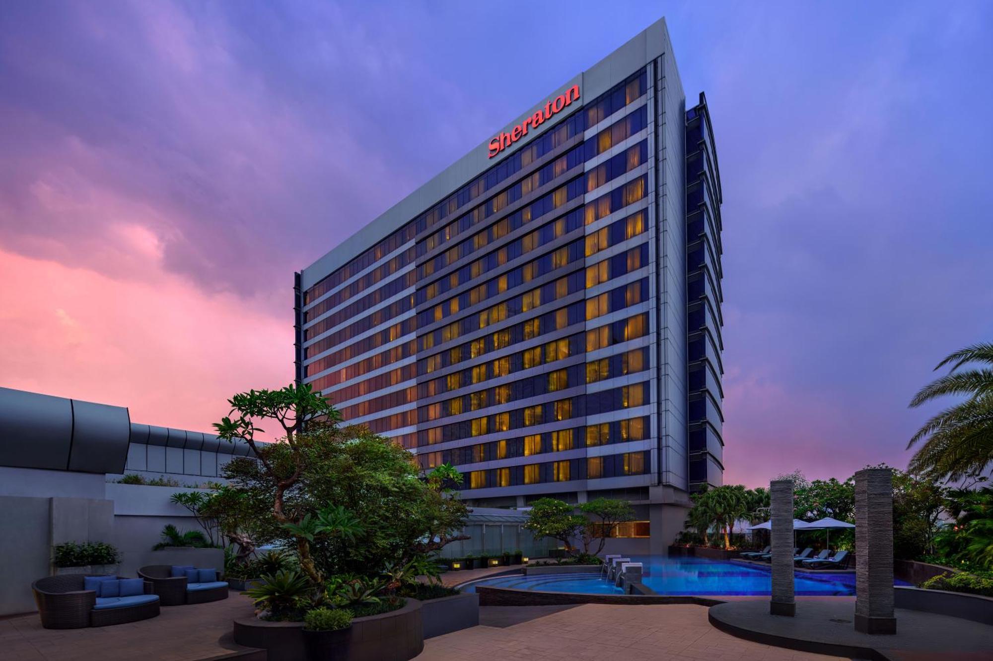 Sheraton Grand Jakarta Gandaria City Hotel Exterior foto