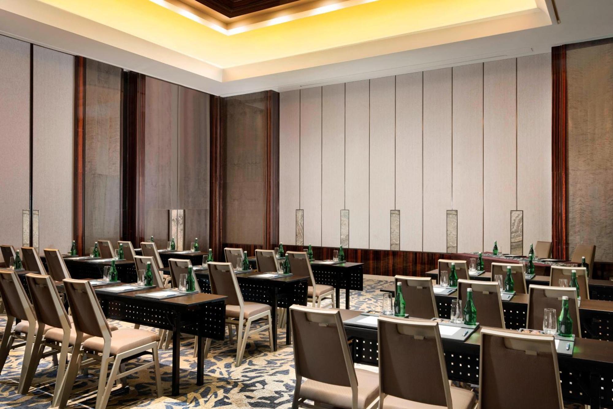 Sheraton Grand Jakarta Gandaria City Hotel Exterior foto