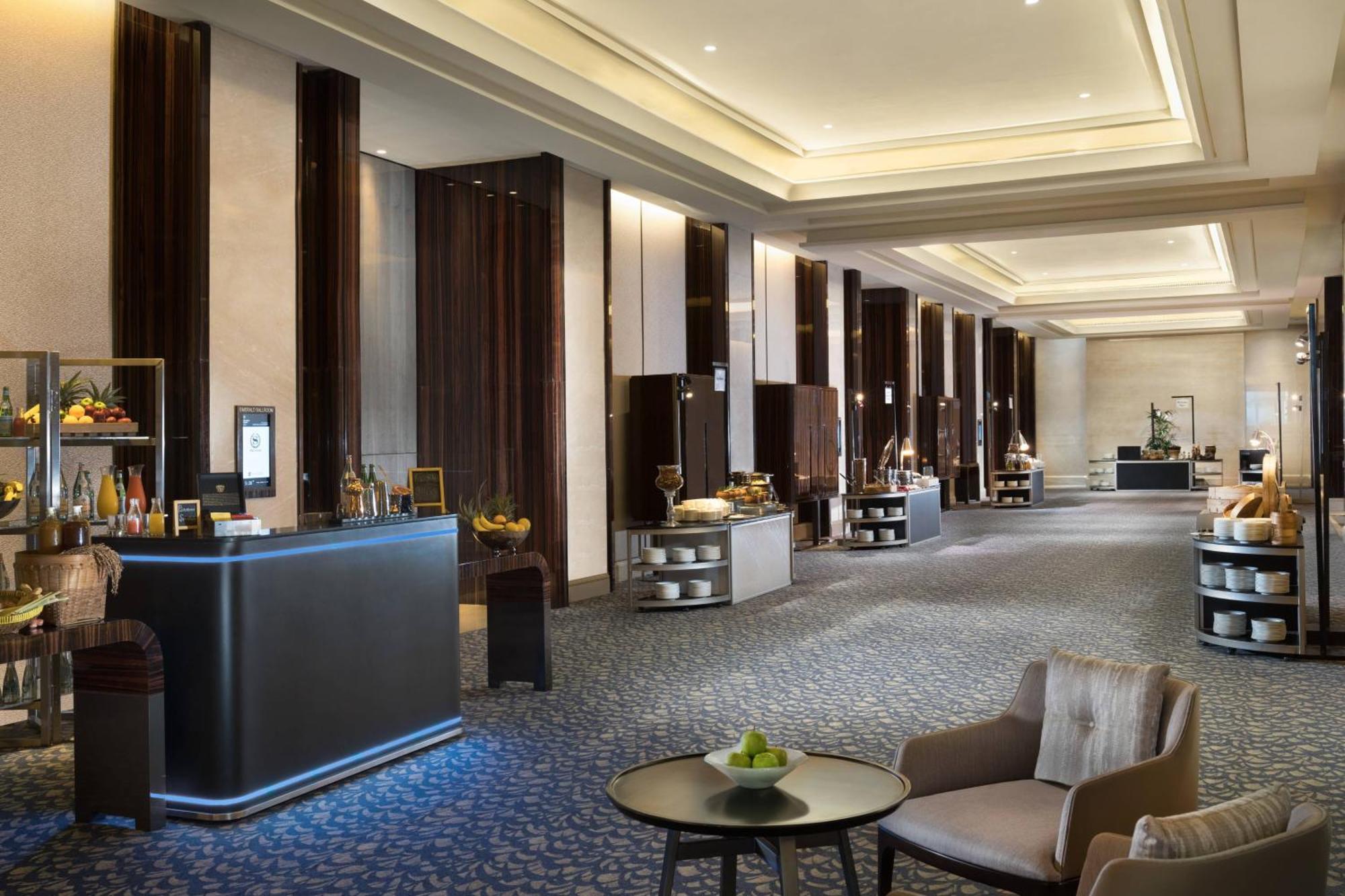 Sheraton Grand Jakarta Gandaria City Hotel Exterior foto