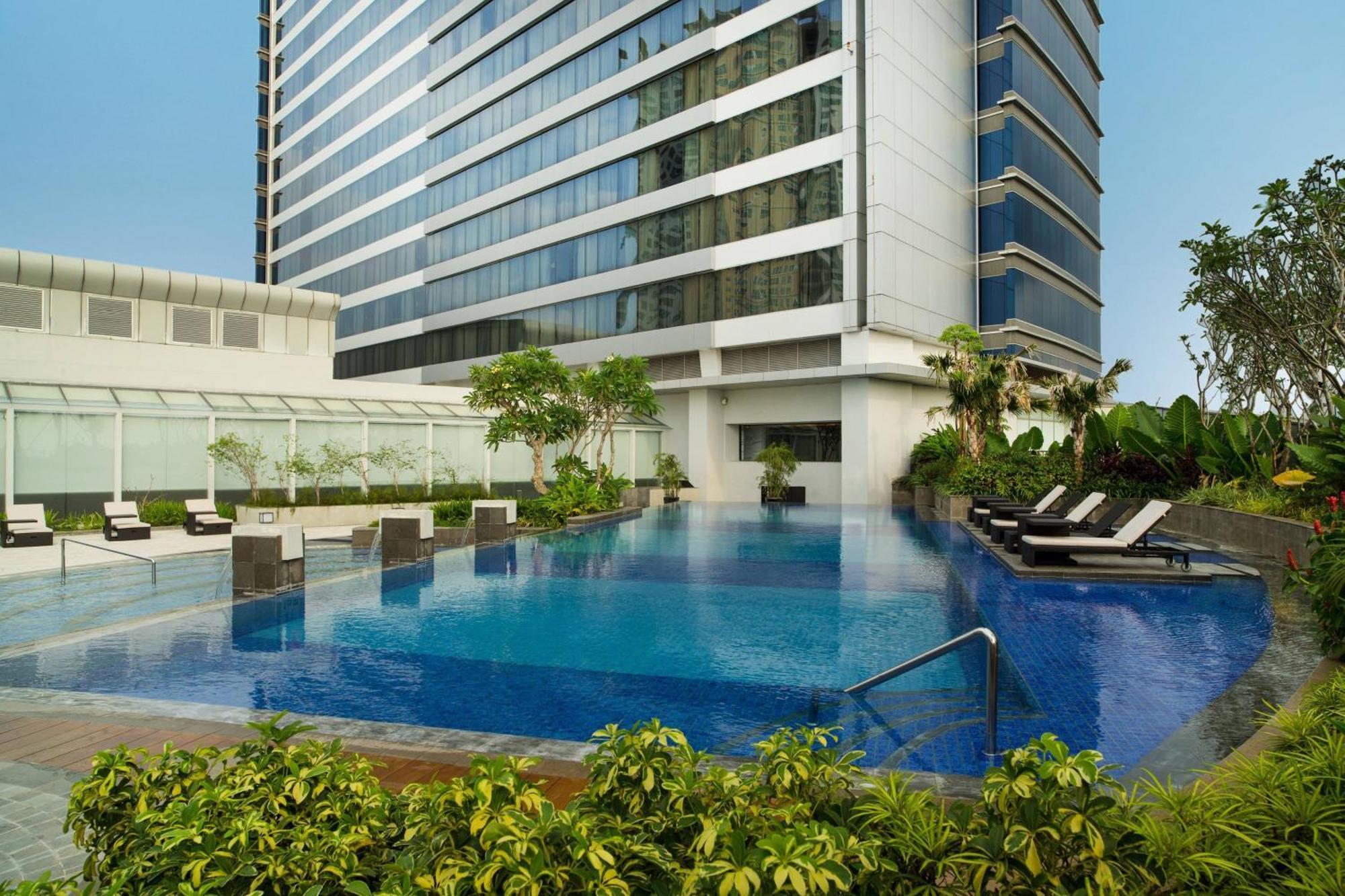 Sheraton Grand Jakarta Gandaria City Hotel Exterior foto