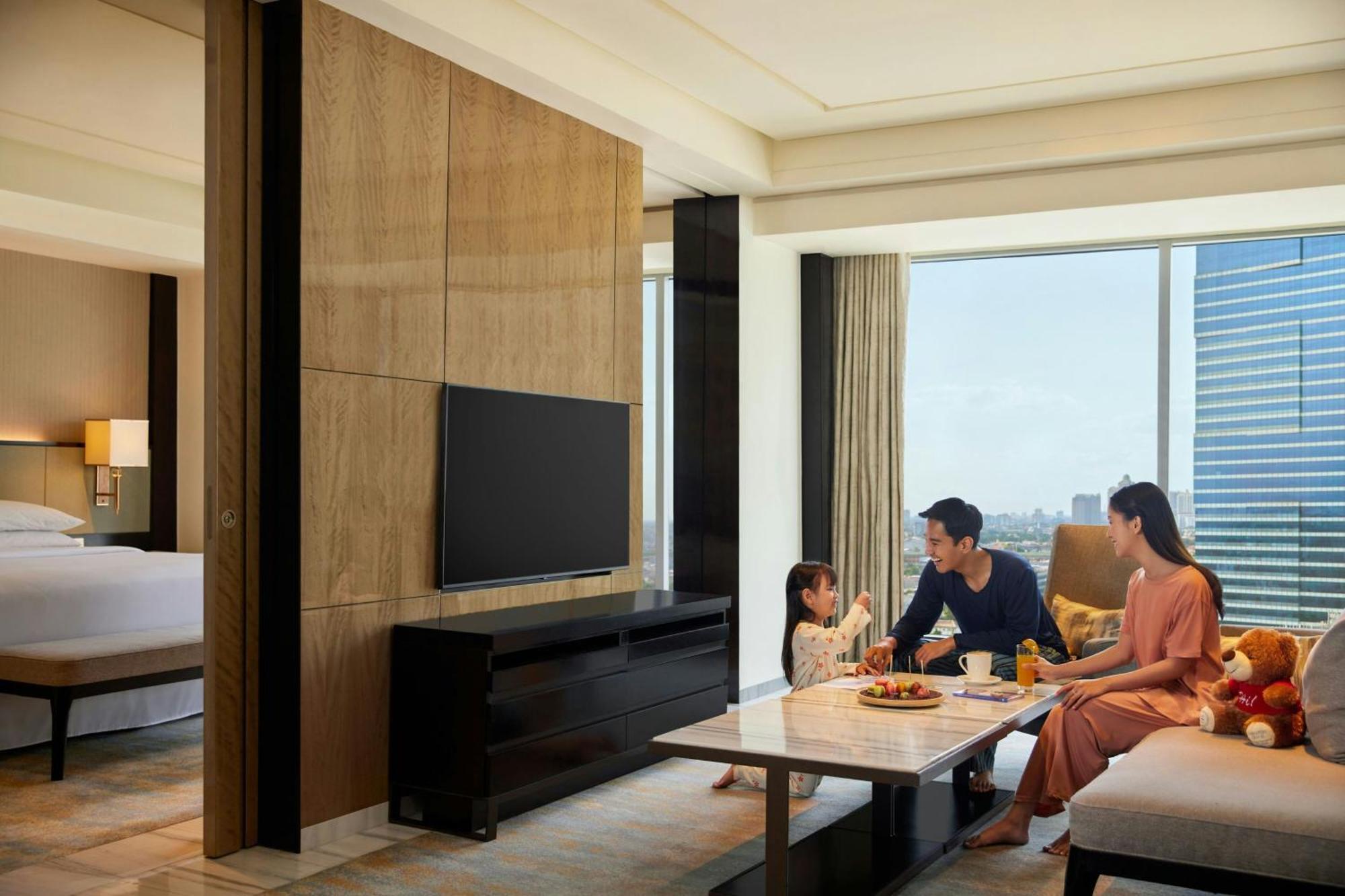 Sheraton Grand Jakarta Gandaria City Hotel Exterior foto